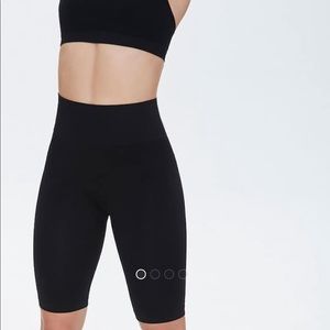 ACTIVE SEAMLESS BIKER SHORTS
